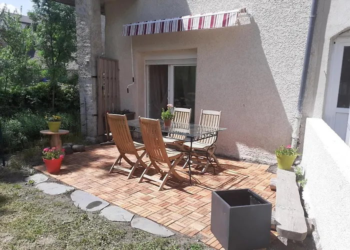 Appartement Rez De Chaussee Avec Terrasse Et Jardin