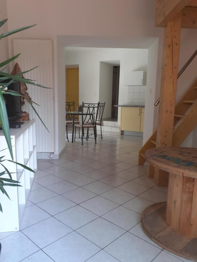 Rez De Chaussee Avec Terrasse Et Jardin