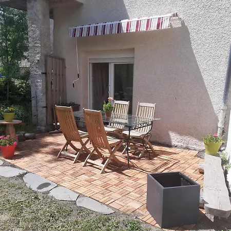 Appartement rez de chaussée avec terrasse et jardin Tence Extérieur photo