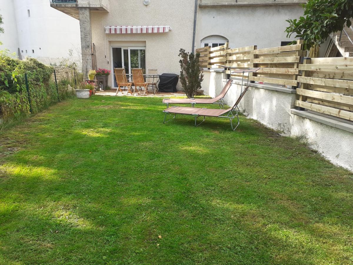 Rez De Chaussee Avec Terrasse Et Jardin